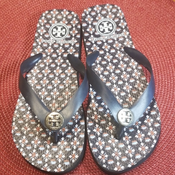 tory burch flip flops size 6
